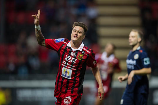 Östersunds Jamie Hopcutt jublar