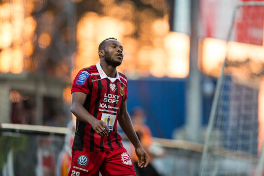 Östersunds Michael Omoh deppar