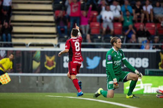 Östersunds Jamie Hopcutt jublar