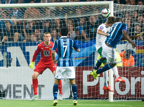 Djurgårdens Nyasha Mushekwi nickar in 2-2 bakom Hammarbys