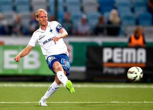 Norrköpings Andreas Johansson slår en bredsida