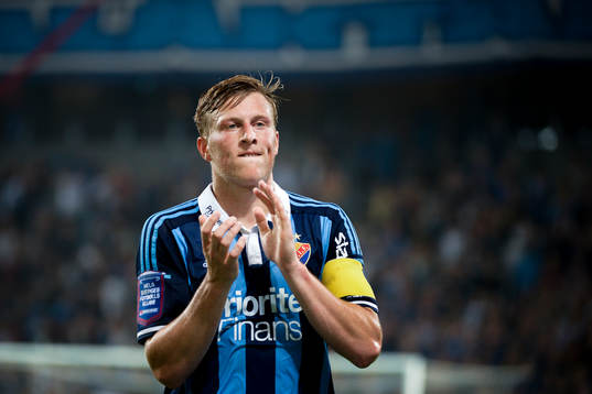 Djurgårdens Emil Bergström tackar publiken