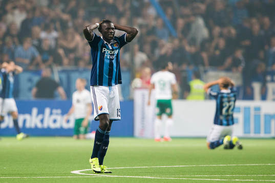 Djurgårdens Omar Colley tar sig för huvudet