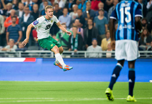 Hammarbys Erik Israelsson skjuter 2-1 för Hammarby
