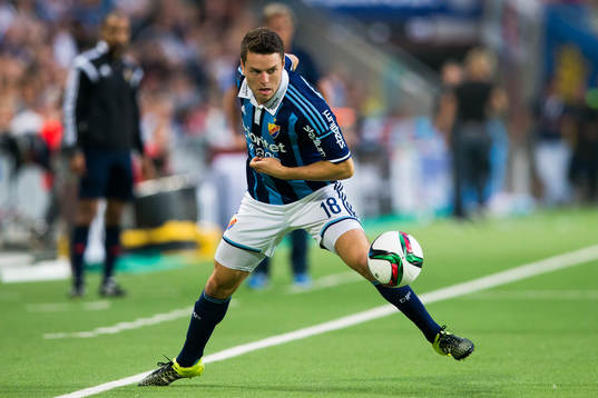 Djurgårdens Kerim Mrabti med bollen