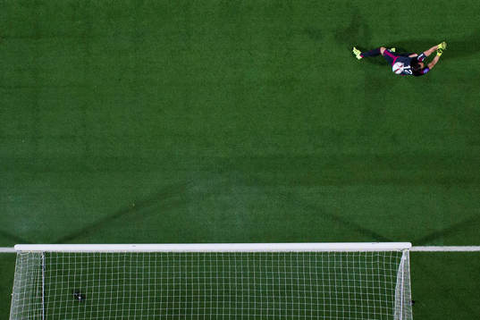 Djurgårdens målvakt Kenneth Høie släpper in 2-1