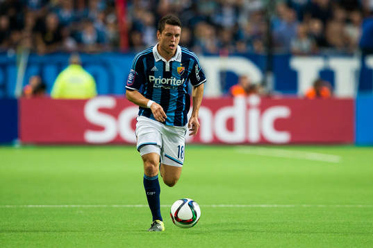 Djurgårdens Kerim Mrabti med bollen