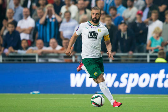 Hammarbys Kennedy Bakircioglu med bollen