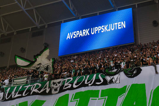 Texten "AVSPARK UPPSKJUTEN" visas på storbildskärmen