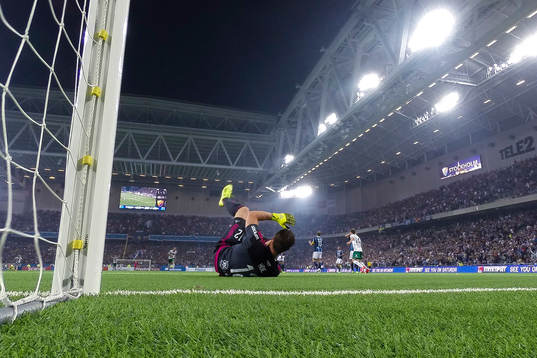 Djurgårdens målvakt Kenneth Høie släpper in 2-1