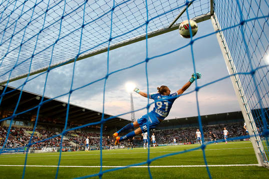 Norrköpings målvakt David Mitov Nilsson släpper in