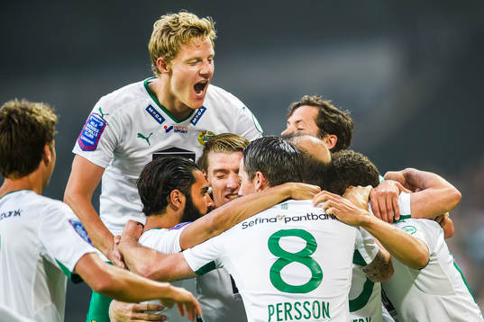 Hammarbys spelare firar 0-1 målet av Fredrik Torsteinbö