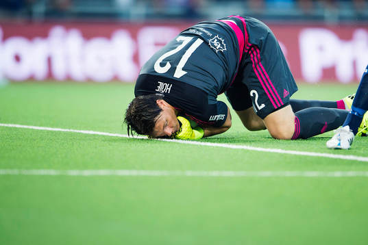 Djurgårdens målvakt Kenneth Høie med en räddning