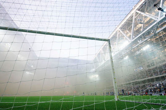 Rökigt inne på Tele2 arena