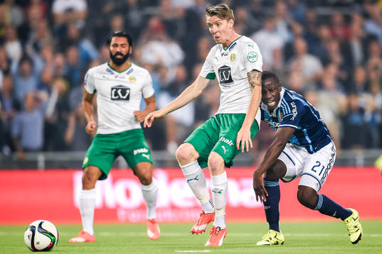 Hammarbys Birkir Már Saevarsson och Djurgårdens Nyasha