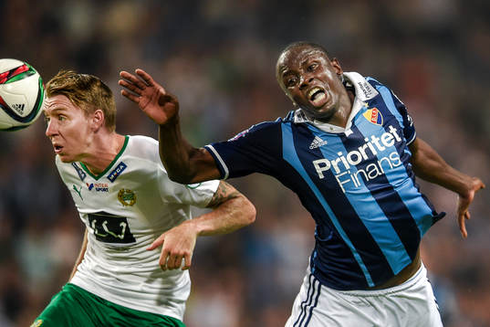 Hammarbys Birkir Már Saevarsson och Djurgårdens Nyasha