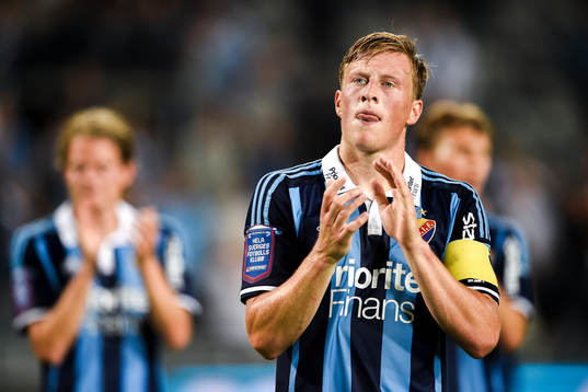 Djurgårdens Emil Bergström tackar publiken