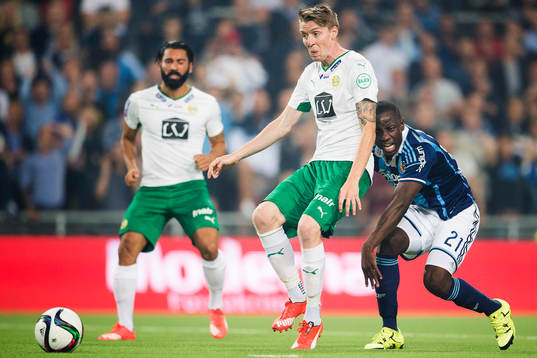 Hammarbys Birkir Már Saevarsson och Djurgårdens Nyasha