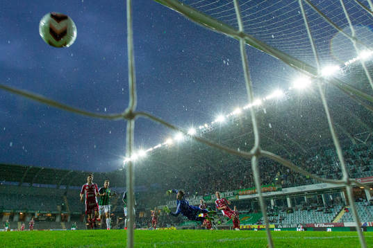 GAIS Luther Singh skjuter in kvitteringen till 1-1 bakom