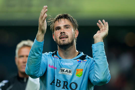 GAIS målvakt Tommi Vaiho tackar klacken