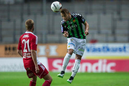 GAIS Malkolm Moenza nickar undan bollen