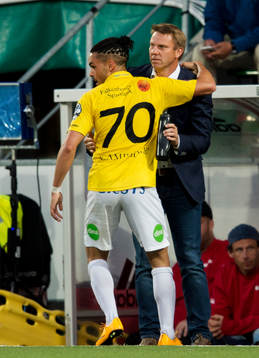 Falkenbergs Alexander Jakobsen har gjort 0-1 och jublar med