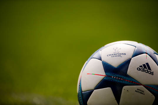 En fotboll det står Champions League på