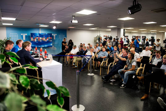 Mycket media på plats när Malmö FFs tränare Åge