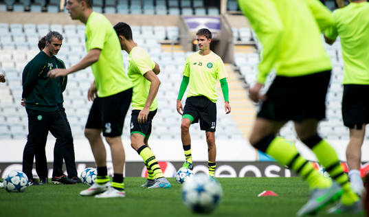 Celtics Mikael Lustig deltog inte fullt ut på en träning