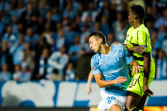Malmö FFs Nikola Djurjic och Celtics Dedryck Boyata i