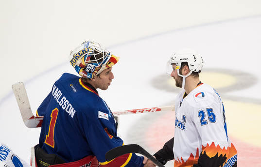 Jokerits målvakt Henrik Karlsson och Severstals Mattias