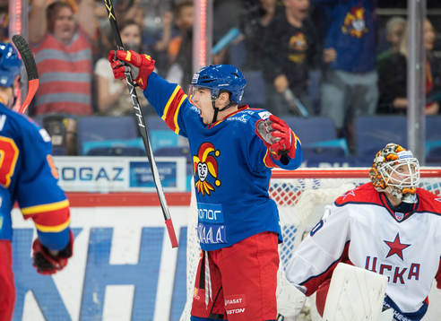 Jokerits Pekka Jormakka firar 1-0 medan Moskvas målvakt