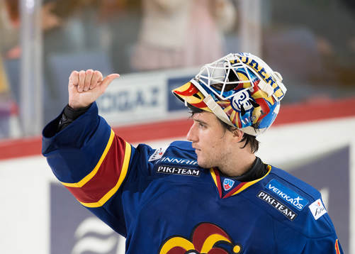 Jokerits målvakt Henrik Karlsson firar
