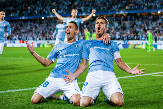 Malmö FFs Markus Rosenberg och Nikola Djurjic jublar över
