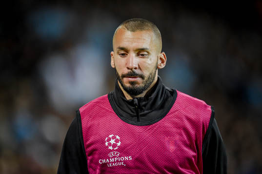 Malmö FFs Guillermo Molins värmer upp som avbytare