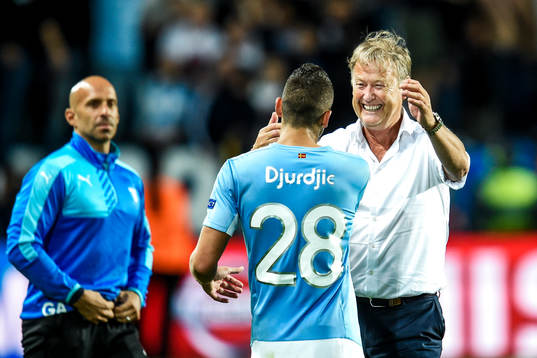 Malmö FFs tränare Åge Hareide firar med Nikola Djurjic