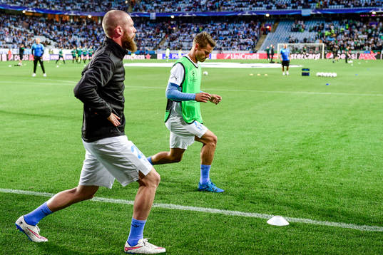 Malmö FFs Jo Inge Berget och Markus Rosenberg värmer upp