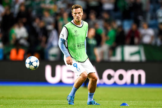 Malmö FFs Markus Rosenberg värmer uppp före