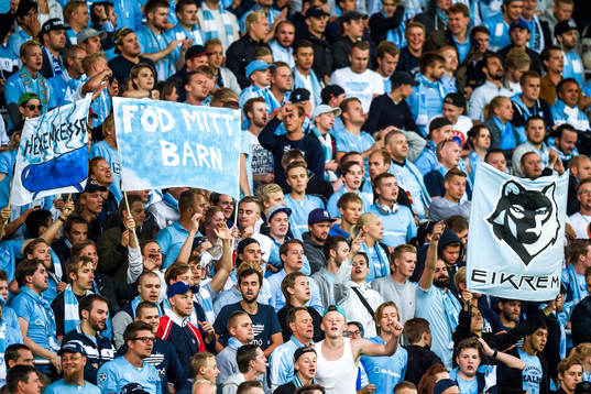 Malmö FFs supportrar före fotbollsmatchen mellan Malmö