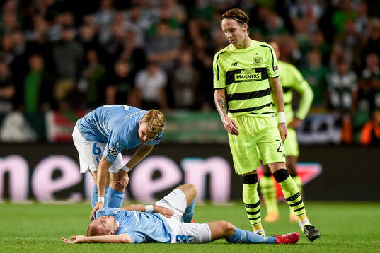 Malmö FFs Anton Tinnerholm har ont