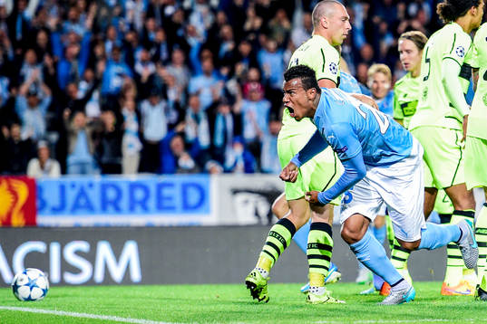 Malmö FFs Felipe Carvalho firar 2-0 målet
