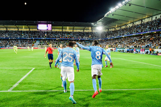 Malmö FFs Felipe Carvalho och Enock Kofi Adu firar