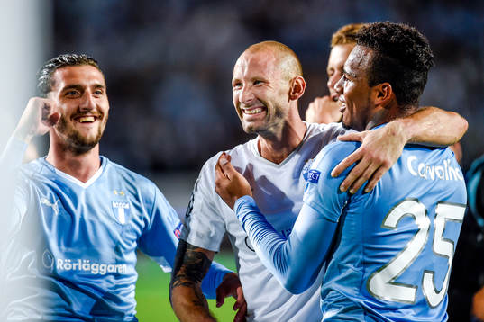 Malmö FFs Agon Mehmeti, Malmö FFs målvakt Johan Wiland