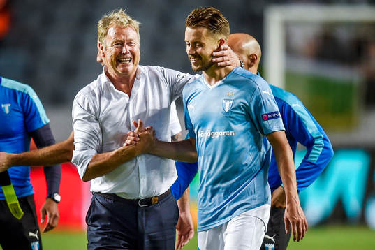 Malmö FFs tränare Åge Hareide och Kari Arnason firar
