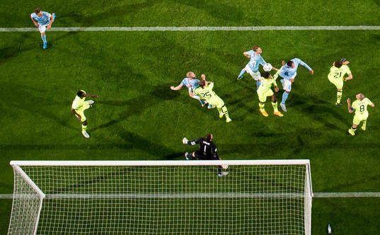 Malmö FFs Felipe Carvalho nickar in 2-0