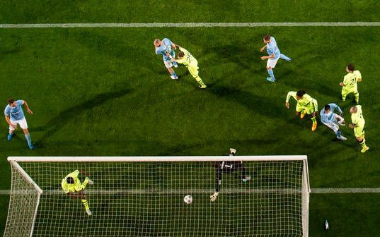 Malmö FFs Felipe Carvalho nickar in 2-0