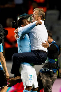 Malmö FFs Felipe Carvalho och tränare Åge Hareide jublar