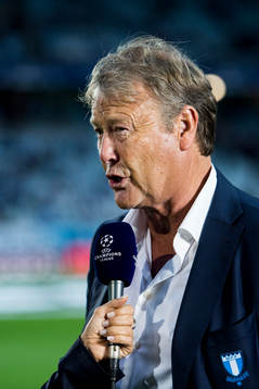 Malmö FFs tränare Åge Hareide blir intervjuad av Viasat