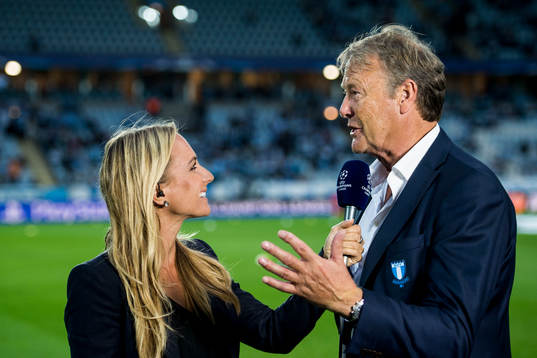 Malmö FFs tränare Åge Hareide blir intervjuad av Viasats