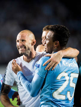 Malmö FFs målvakt Johan Wiland och Felipe Carvalho